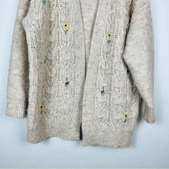 Lush Wool Blend Oatmeal Embroidered Floral Knit Cardigan Sweater Women size L - Picture 4 of 13